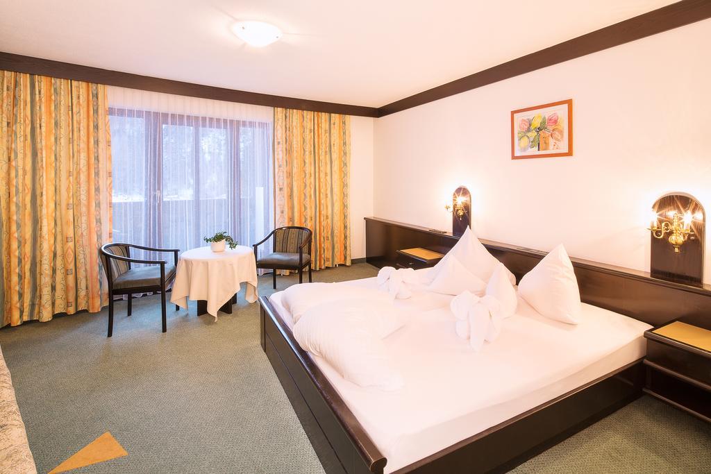 Hotel Neue Burg Nauders Kamer foto