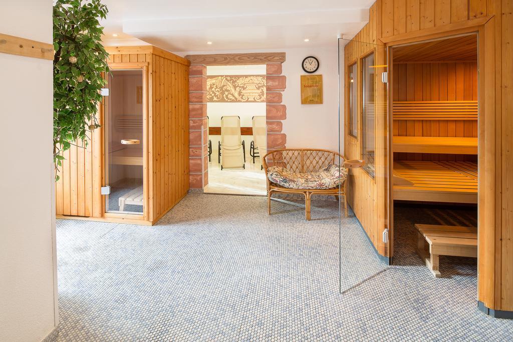 Hotel Neue Burg Nauders Buitenkant foto