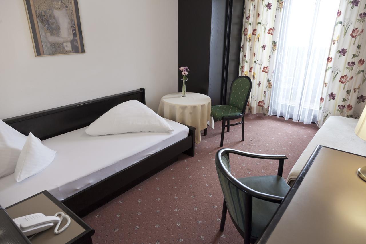 Hotel Neue Burg Nauders Buitenkant foto